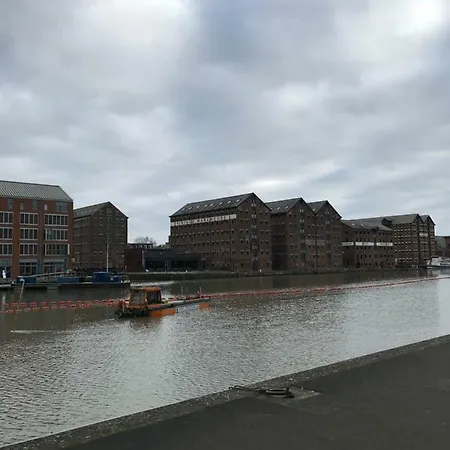 1 Bed River Apartment On The Docks Gloucester Exterior photo
