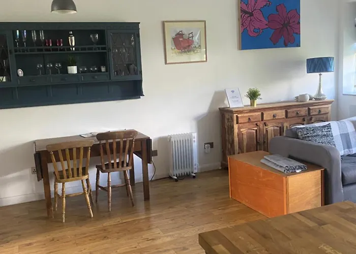 1 Bed River Apartment On The Docks